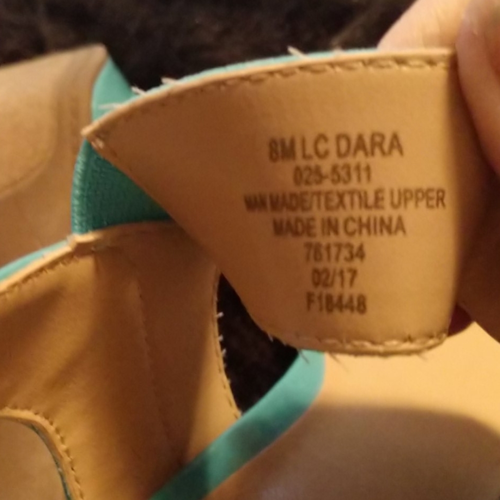 Beautiful Turquoise Patent Heels! - Picture 10 of 10